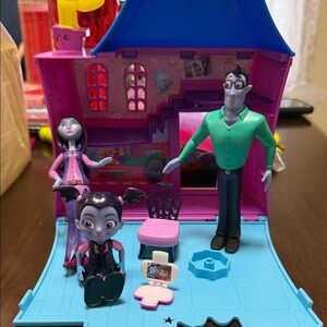 Vampirina Playset Figures - Pink & Blue Doll House Set